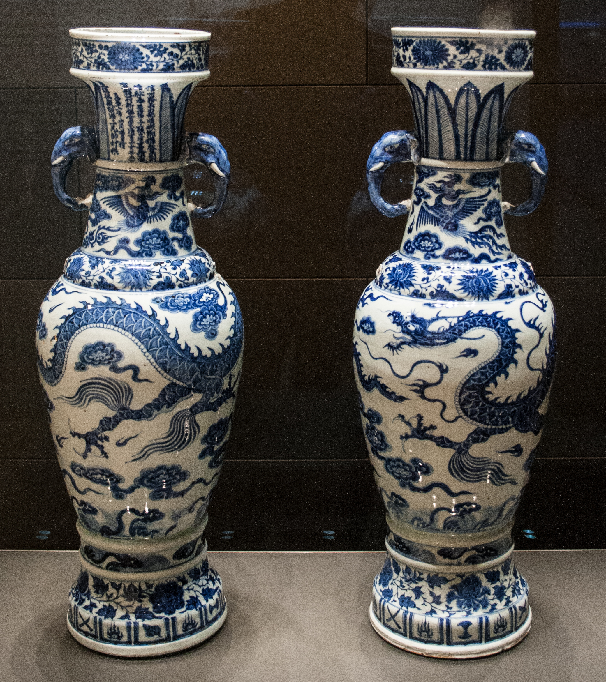 大维德花瓶(David Vases),一对青花云龙纹象耳瓶,1351 年烧造