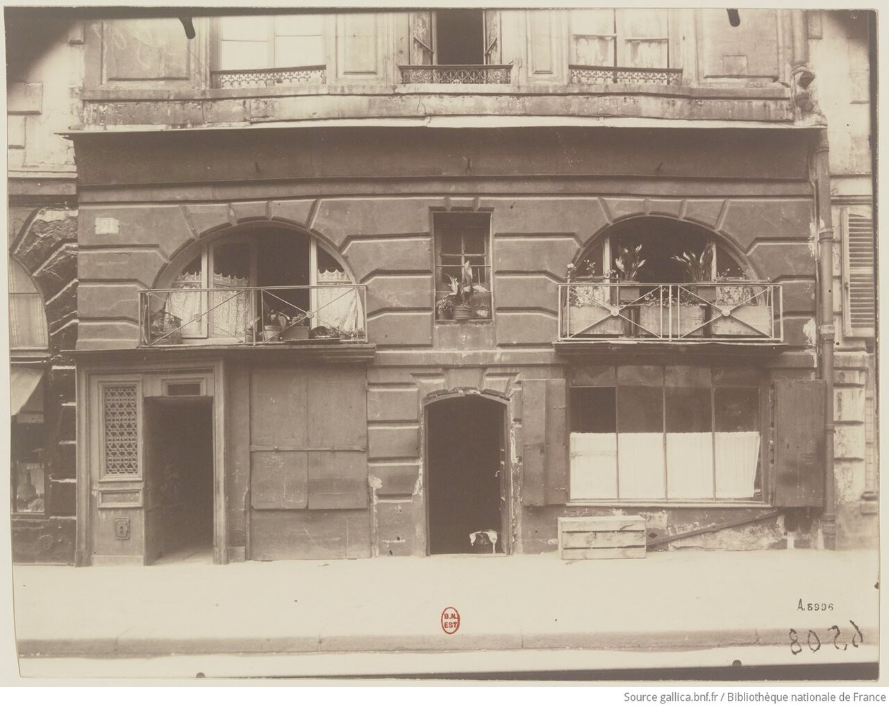 Eugène Atget, Boutique Place Dauphine, ca. 1900
